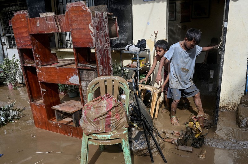 Foto udara banjir usai Topan Super Noru menerjang kawasan San Miguel, provinsi Bulacan, Filipina, Senin (26/9/2022) Topan Noru ini telah diklasifikasikan sebagai topan kategori 3 setelah kecepatan angin itu meningkat menjadi 185 km per jam dari 120 kpj pada Sabtu malam. (REUTERS/Adrian Portugal)