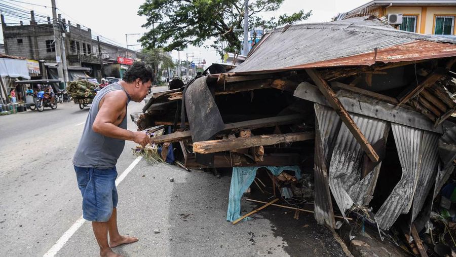Foto udara banjir usai Topan Super Noru menerjang kawasan San Miguel, provinsi Bulacan, Filipina, Senin (26/9/2022) Topan Noru ini telah diklasifikasikan sebagai topan kategori 3 setelah kecepatan angin itu meningkat menjadi 185 km per jam dari 120 kpj pada Sabtu malam. (REUTERS/Adrian Portugal)
