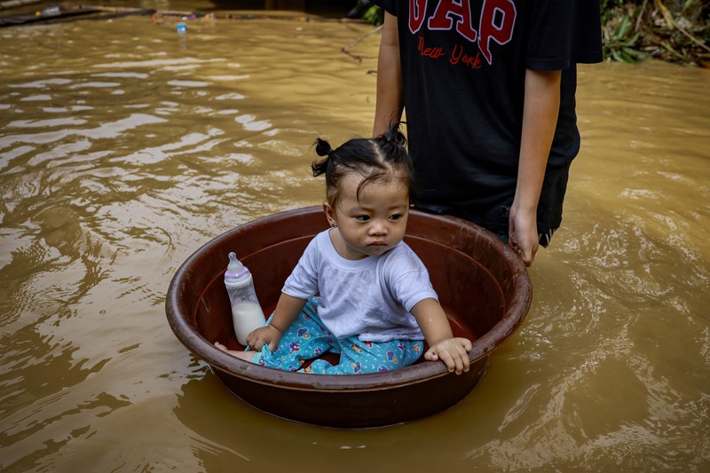 Foto udara banjir usai Topan Super Noru menerjang kawasan San Miguel, provinsi Bulacan, Filipina, Senin (26/9/2022) Topan Noru ini telah diklasifikasikan sebagai topan kategori 3 setelah kecepatan angin itu meningkat menjadi 185 km per jam dari 120 kpj pada Sabtu malam. (REUTERS/Adrian Portugal)