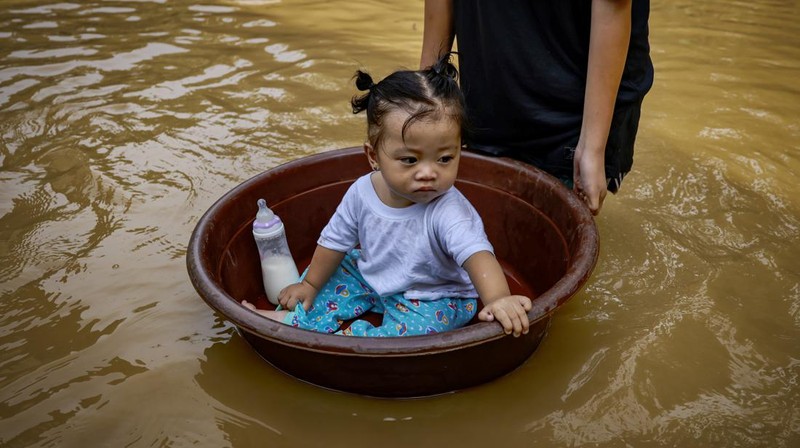 Foto udara banjir usai Topan Super Noru menerjang kawasan San Miguel, provinsi Bulacan, Filipina, Senin (26/9/2022) Topan Noru ini telah diklasifikasikan sebagai topan kategori 3 setelah kecepatan angin itu meningkat menjadi 185 km per jam dari 120 kpj pada Sabtu malam. (REUTERS/Adrian Portugal)