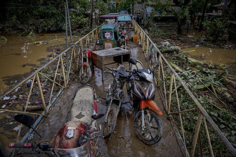 Foto udara banjir usai Topan Super Noru menerjang kawasan San Miguel, provinsi Bulacan, Filipina, Senin (26/9/2022) Topan Noru ini telah diklasifikasikan sebagai topan kategori 3 setelah kecepatan angin itu meningkat menjadi 185 km per jam dari 120 kpj pada Sabtu malam. (REUTERS/Adrian Portugal)