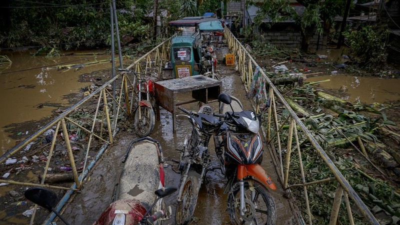 Foto udara banjir usai Topan Super Noru menerjang kawasan San Miguel, provinsi Bulacan, Filipina, Senin (26/9/2022) Topan Noru ini telah diklasifikasikan sebagai topan kategori 3 setelah kecepatan angin itu meningkat menjadi 185 km per jam dari 120 kpj pada Sabtu malam. (REUTERS/Adrian Portugal)