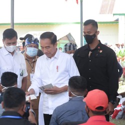 Peserta BPJS Ketenagakerjaan di Baubau & Buton Terima BSU