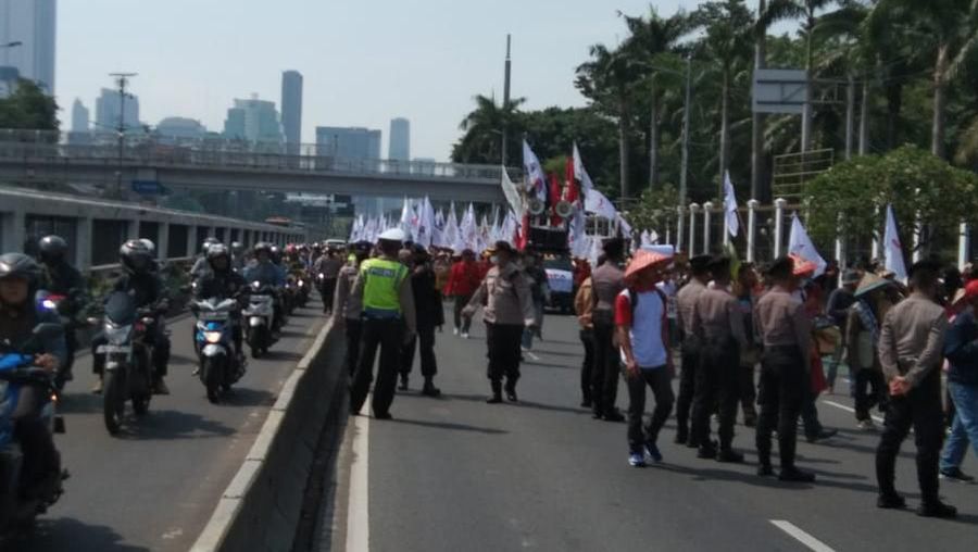 Demo di DPR (Tangkapan Layar via Twitter @TMCPoldaMetro)