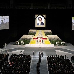 Jepang Gelar Pemakaman Shinzo Abe, Begini Prosesinya