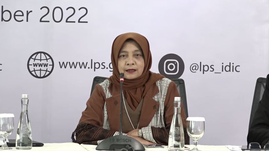 Kepala Eksekutif Lembaga Penjamin Simpanan (LPS), Lana Soelistianingsih Saat Konfrensi Pers Mengenai Penetapan Tingkat Bunga Penjaminan LPS. (Tangkapan Layar Yiutube LPS)