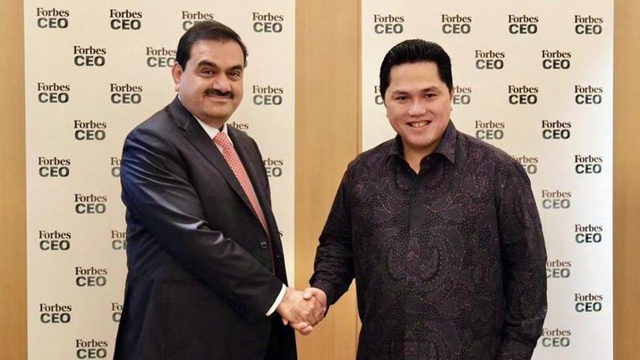 Menteri BUMN Erick Thohir bertemu Chairman dari Adani Group, Gautam Adani di Singapura. (Tangkapan Layar via Instagram @erickthohir)