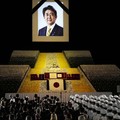 Potret Prosesi Pemakaman Shinzo Abe yang Kontroversial