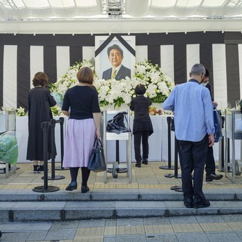 Detik-Detik Jelang Pemakaman Shinzo Abe, Warga Jepang Demo