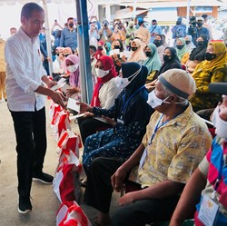 MK Hadirkan Sri Mulyani-Risma Jelaskan Bansos Jokowi: Ini Daftarnya!