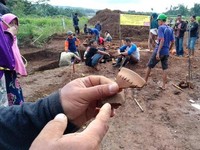 Geger 'Harta Karun' Bermunculan, Proyek Jalan Tol Dihentikan?