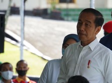 Jokowi Serahkan BSU Ke Ribuan Tenaga Kerja di Ternate