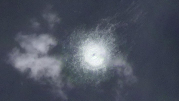 Kebocoran Pipa Gas Nord Stream 2 di Bornholm, Denmark Foto satelit dari Planet Labs PBC menunjukkan kebocoran gas di lepas pantai pulau Bornholm, Denmark, Senin (26/7/2022). Pipa gas Nord Stream 1 dan 2 yang berada di perairan Denmark mengalami kebocoran dengan gelembung menyebar dari diameter 200 hingga 1.000 meter. Terdeteksi ledakan sebelum jalur pipa yang menghubungkan Rusia dengan negara-negara Eropa itu bocor. (Planet Labs PBC via AP)