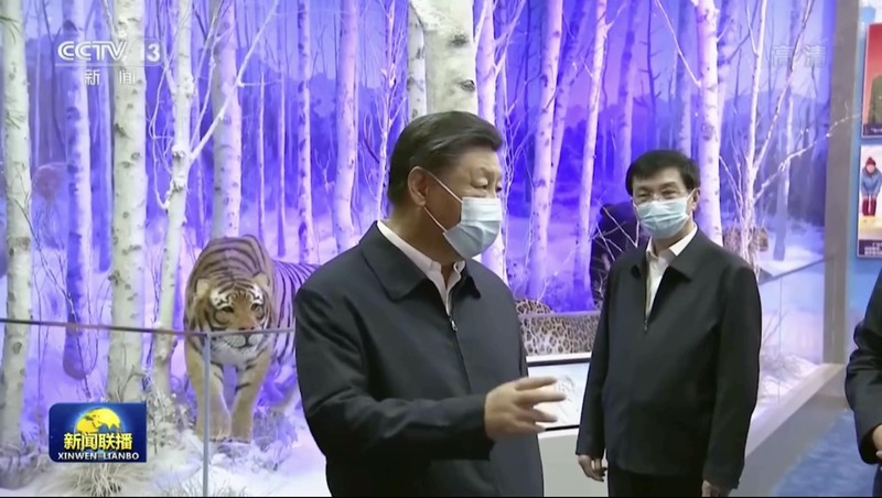 Presiden China Xi Jinping Muncul Usai Isu Kudeta Politik Presiden China Xi Jinping (kiri depan) dan para pemimpin China lainnya mengunjungi pameran dengan tema