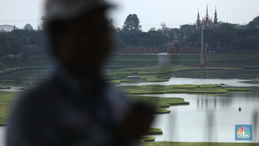 Kondisi usai revitalisasi Taman Mini Indonesia Indah (TMII) yang sudah memasuki tahap akhir, Rabu (28/9/2022). (CNBC Indonesia/ Tri Susilo)