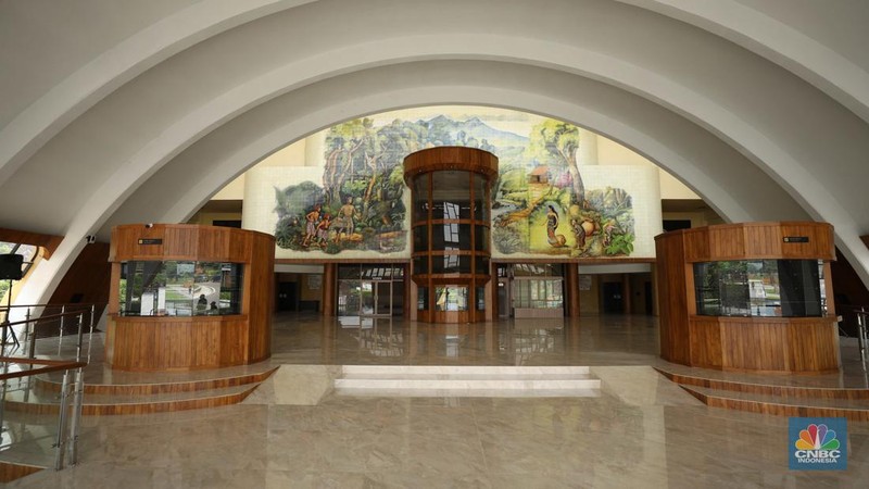Kondisi usai revitalisasi Taman Mini Indonesia Indah (TMII) yang sudah memasuki tahap akhir, Rabu (28/9/2022). (CNBC Indonesia/ Tri Susilo)