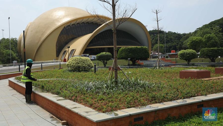Kondisi usai revitalisasi Taman Mini Indonesia Indah (TMII) yang sudah memasuki tahap akhir, Rabu (28/9/2022). (CNBC Indonesia/ Tri Susilo)