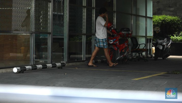 Penyitaan Aset Gedung KSP Indosurya Tanda penyitaan aset terpampang di gedung KSP Indosurya yang berlokasi di Jalan Thamrin, Jakarta Pusat, Kamis (29/92022). (CNBC Indonesia/ Tri Susilo)