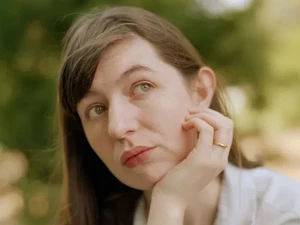 Buku Sally Rooney Resmi Ditarik hingga Pengakuan Takut Ditangkap di Inggris
