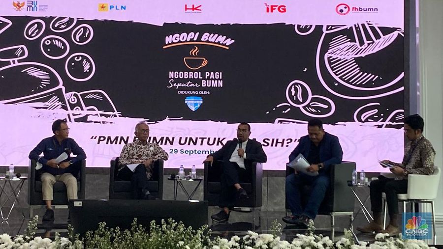 Staf Khusus Menteri BUMN Arya Sinulingga di acara Ngopi BUMN, Kamis (29/9/2022). (Foto: CNBC Indonesia/Verda Nano Setiawa)