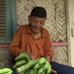 Kisah Abah Hamdan, Keliling Jual Pisang Demi Bertahan Hidup