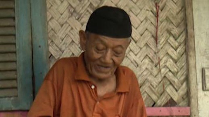 Abah Hamdan Hidup Sebatang Kara dari Menjual Pisang Keliling. Abah Hamdan Hidup Sebatang Kara dari Menjual Pisang Keliling. (Foto. berbuatbaik.id)