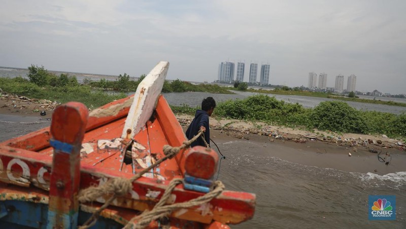 Suasana kawasan reklamasi pulau G di teluk Jakarta, Jumat (30/9/2022). Pulau G yang merupakan hasil reklamasi tampak terkikis oleh air laut, setelah terbengkalai. (CNBC Indonesia/ Muhammad Sabki)