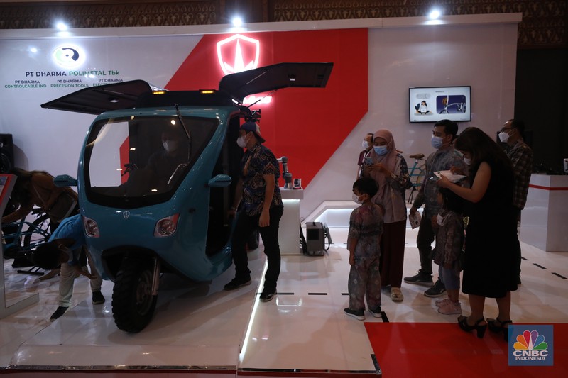 Pameran otomotif Indonesia Electric Motor Show (IEMS) 2022 di Jakarta Convention Center (JCC) Senayan, Jakarta, Jumat, (30/9/2022). Pameran ini mengusung tema 