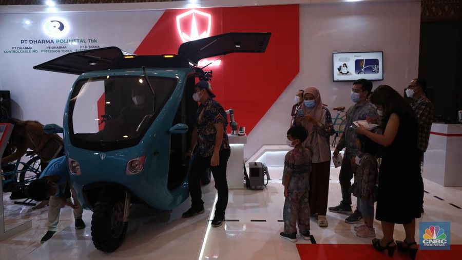 Pameran otomotif Indonesia Electric Motor Show (IEMS) 2022 di Jakarta Convention Center (JCC) Senayan, Jakarta, Jumat, (30/9/2022). Pameran ini mengusung tema 