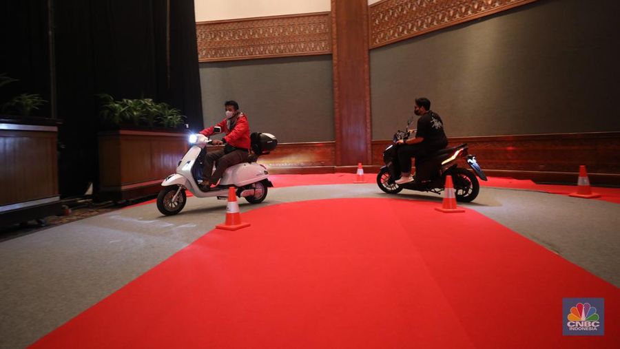 Pameran otomotif Indonesia Electric Motor Show (IEMS) 2022 di Jakarta Convention Center (JCC) Senayan, Jakarta, Jumat, (30/9/2022). Pameran ini mengusung tema 