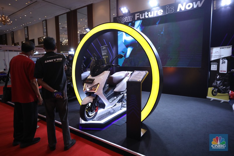 Pameran otomotif Indonesia Electric Motor Show (IEMS) 2022 di Jakarta Convention Center (JCC) Senayan, Jakarta, Jumat, (30/9/2022). Pameran ini mengusung tema 