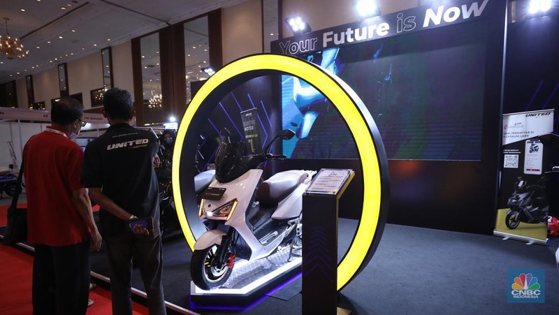 Pameran otomotif Indonesia Electric Motor Show (IEMS) 2022 di Jakarta Convention Center (JCC) Senayan, Jakarta, Jumat, (30/9/2022). Pameran ini mengusung tema 