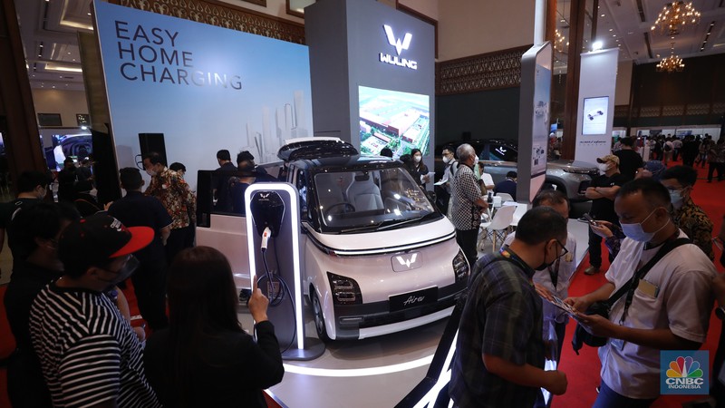 Pameran otomotif Indonesia Electric Motor Show (IEMS) 2022 di Jakarta Convention Center (JCC) Senayan, Jakarta, Jumat, (30/9/2022). Pameran ini mengusung tema 