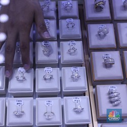 Lagi Cari Cincin Nikah? Ada Pameran Perhiasan Diskon 50%