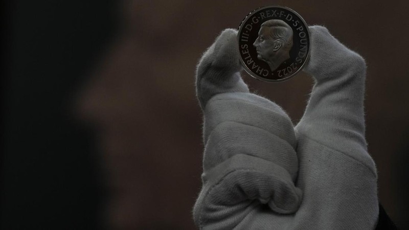 Two new coins bearing official coinage portrait of King Charles III, on the left is the new 50 pence coin, and right is the new 5 pound commemorative coin, which will be among the first coins to bear the new king's head, during a press preview in London, Thursday, Sept. 29, 2022. The likeness of the king was created by British sculptor Martin Jennings, and approved by the king. (AP Photo/Alastair Grant)