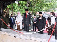 Khidmatnya, Jokowi Pimpin Upacara Hari Kesaktian Pancasila