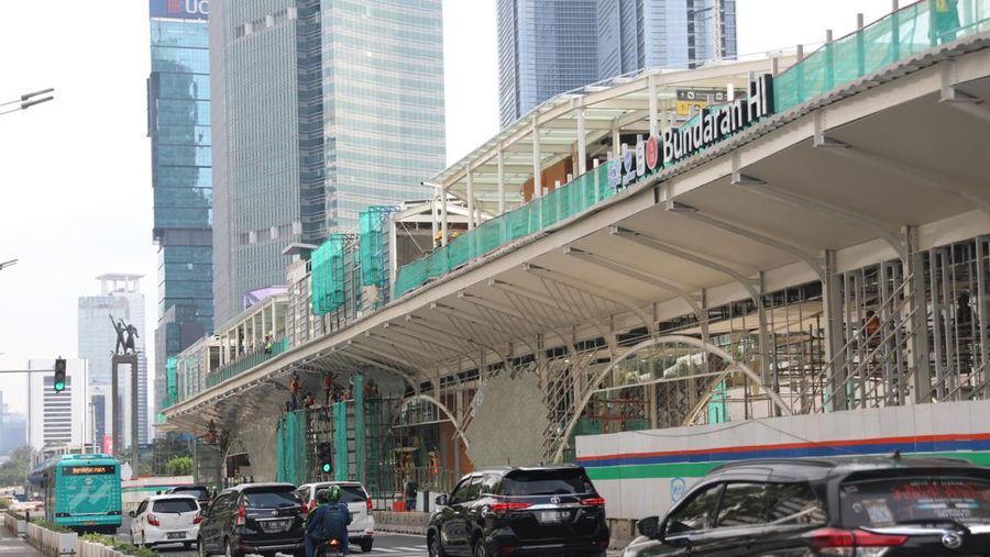 Proyek Halte Bus Trans Jakarta Bundaran HI (CNBC Indonesia/Muhammad Sabki)