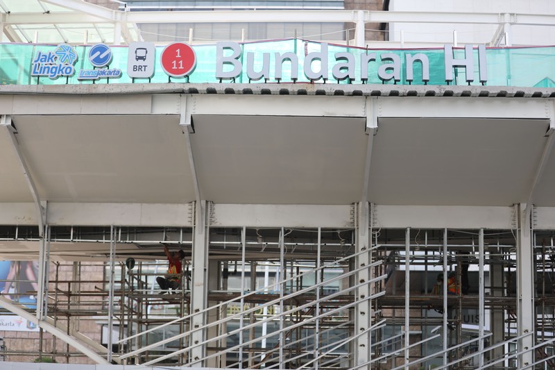 Proyek Halte Bus Trans Jakarta Bundaran HI (CNBC Indonesia/Muhammad Sabki)
