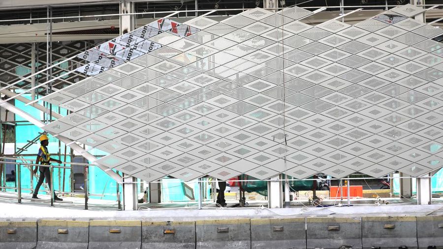 Proyek Halte Bus Trans Jakarta Bundaran HI (CNBC Indonesia/Muhammad Sabki)