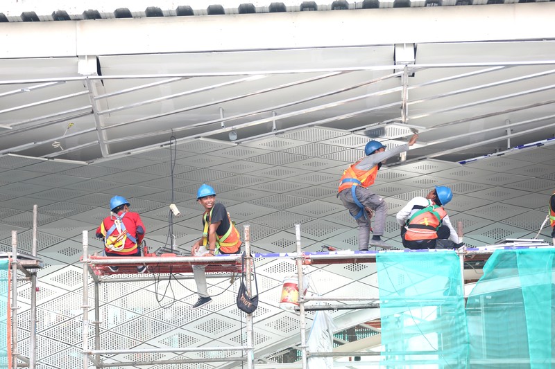 Proyek Halte Bus Trans Jakarta Bundaran HI (CNBC Indonesia/Muhammad Sabki) Proyek Halte Bus Trans Jakarta Bundaran HI (CNBC Indonesia/Muhammad Sabki)