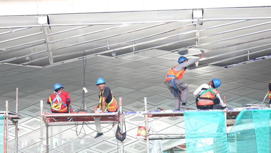 Proyek Halte Bus Trans Jakarta Bundaran HI (CNBC Indonesia/Muhammad Sabki)