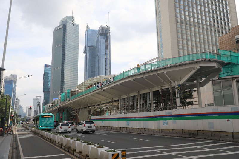 Proyek Halte Bus Trans Jakarta Bundaran HI (CNBC Indonesia/Muhammad Sabki)