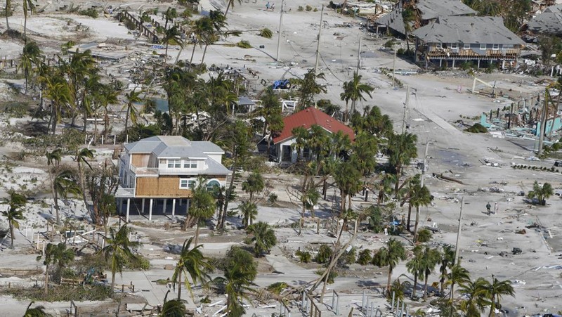 Damaged homes and debris are shown in the wake of Hurricane Ian, Thursday, Sept. 29, 2022, in Fort Myers Beach, Fla. (AP Photo/Wilfredo Lee)