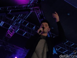 Glen Power Absen dari Tur The Script di Asia dan Australia