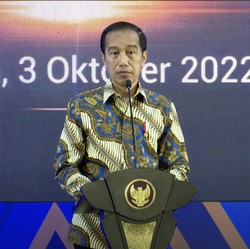 Jokowi: Jangan Sampai Ada Pabrik Besar, Lingkungannya Miskin!