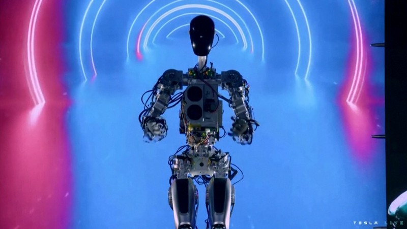 Robot humanoid Optimus (Reuters TV) Robot humanoid Optimus (Reuters TV)