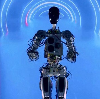 Elon Musk Pamer 'Optimus' Manusia Buatan Tesla