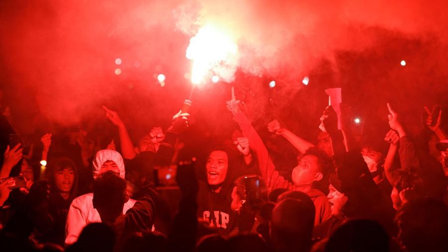 Arema football club supporters take part on a vigil outside the Kanjuruhan stadium to pay condolence to the victims, after a riot and stampede following soccer match between Arema vs Persebaya outside in Malang, East Java province, Indonesia, October 2, 2022. REUTERS/Willy Kurniawan