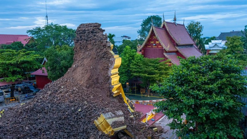 CHIANG MAI, THAILAND - 2022/09/29: A monk inspects the Ancient Buddhist pagoda a 500-year-old Buddhist pagoda at Sri Suphan Temple in Muang district of Chiang Mai that collapsed due to the heavy rains. Ancient Buddhist pagoda at Sri Suphan Temple, collapsed after being worn out by rain throughout the week, prompting officials from the Fine Arts Department to rush to assess the damage. (Photo by Pongmanat Tasiri/SOPA Images/LightRocket via Getty Images)