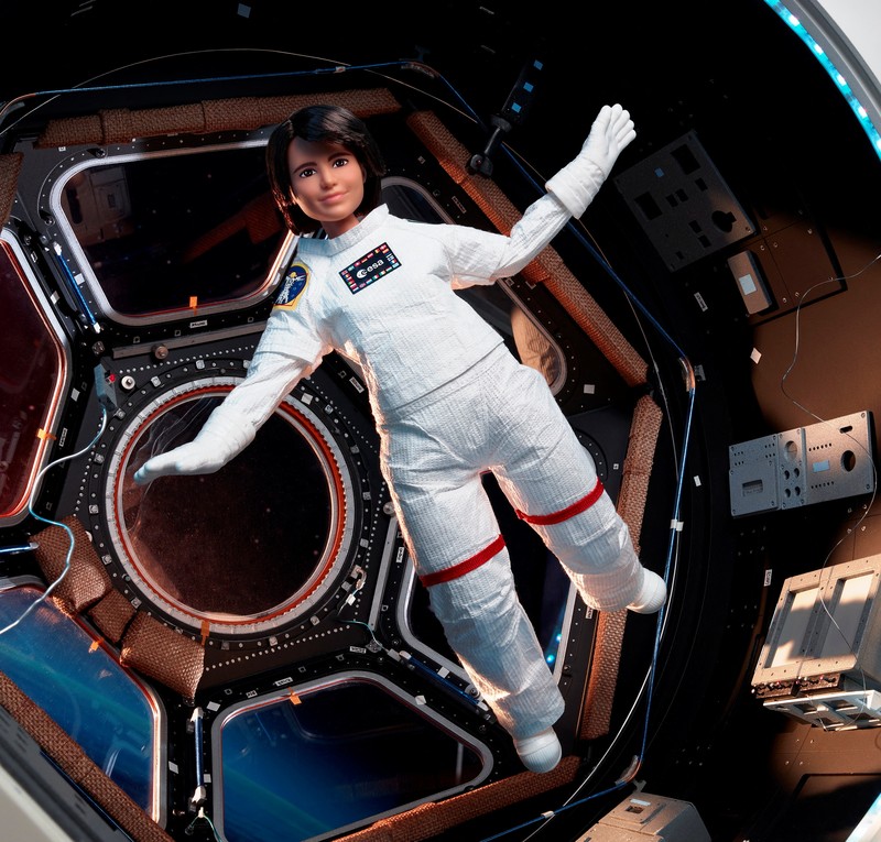 A handout picture shows Europe's first female commander of the ISS, ESA astronaut Samantha Cristoforetti with her lookalike Barbie doll at the International Space Station (ISS). ESA/Handout via REUTERS   THIS IMAGE HAS BEEN SUPPLIED BY A THIRD PARTY. MANDATORY CREDIT. NO RESALES. NO ARCHIVES. NO NEW USE AFTER NOVEMBER 3, 2022